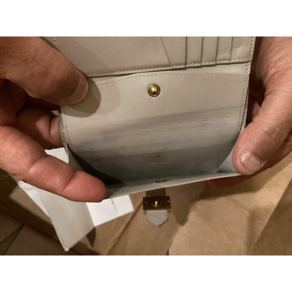Givenchy Goatskin Diamond Quilted GV3 medium wallet Aubergine - Picture 5 of 14